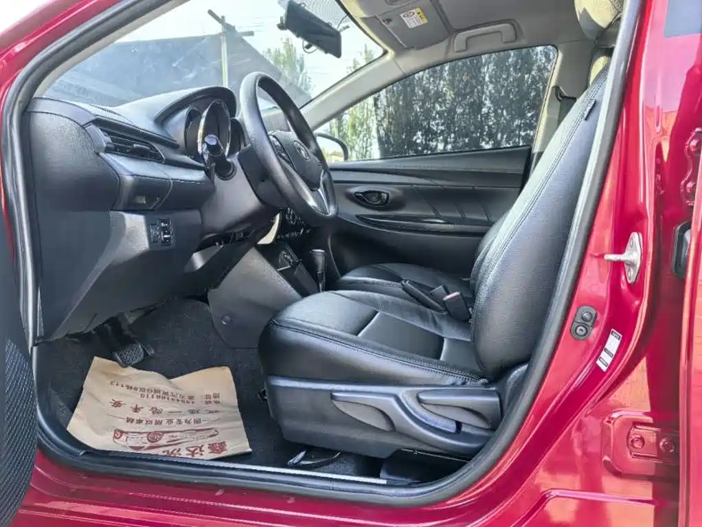 Toyota Yaris L 2022