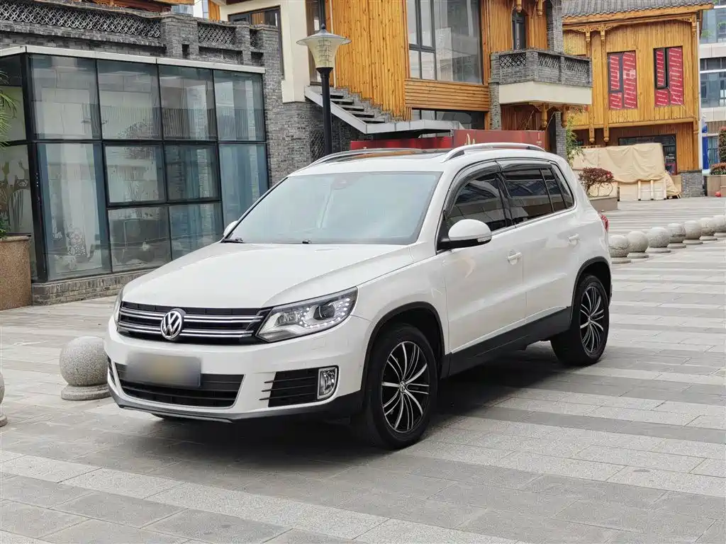Volkswagen Tiguan 2015 — фото 1
