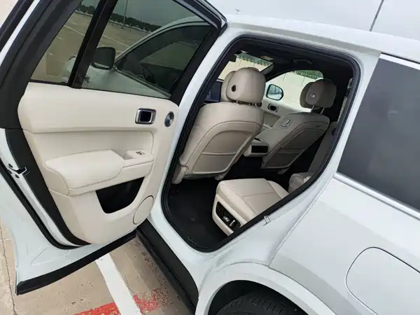 Li Auto L8 2025