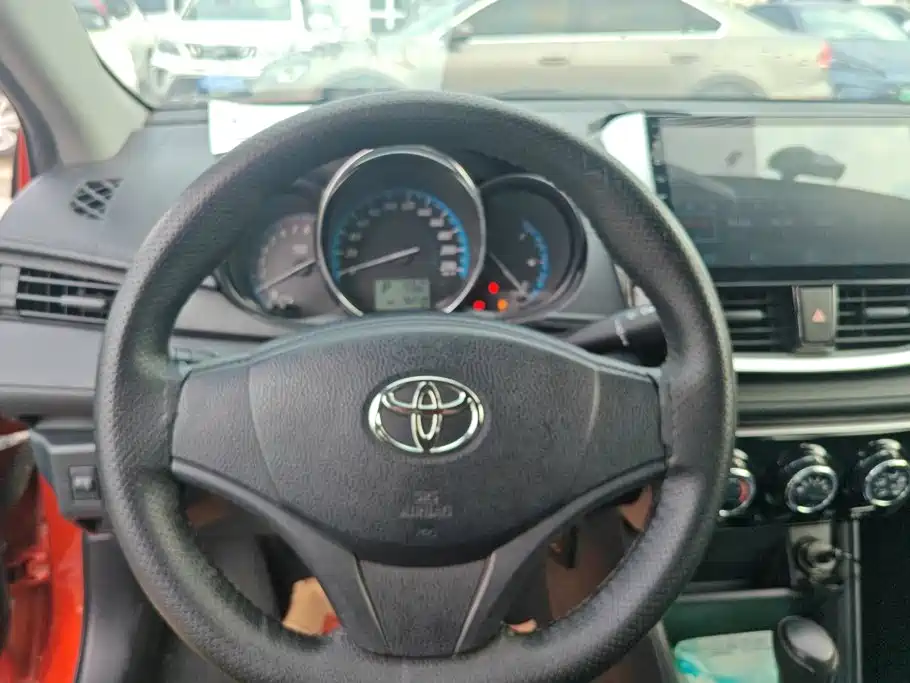 Toyota Yaris L 2017 — фото 15