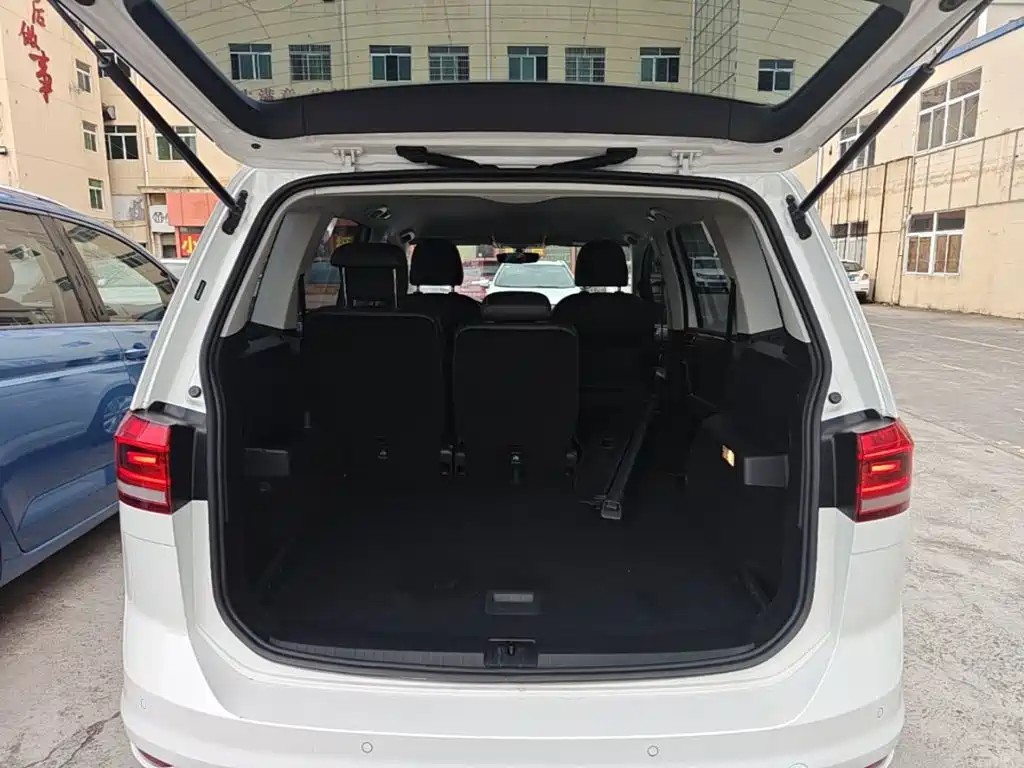 Volkswagen Touran 2017 — фото 19