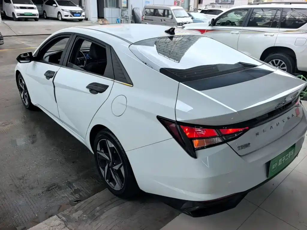 Hyundai Elantra 2022