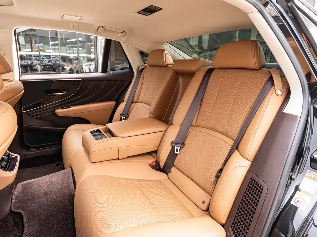 Lexus LS 2019 — фото 12