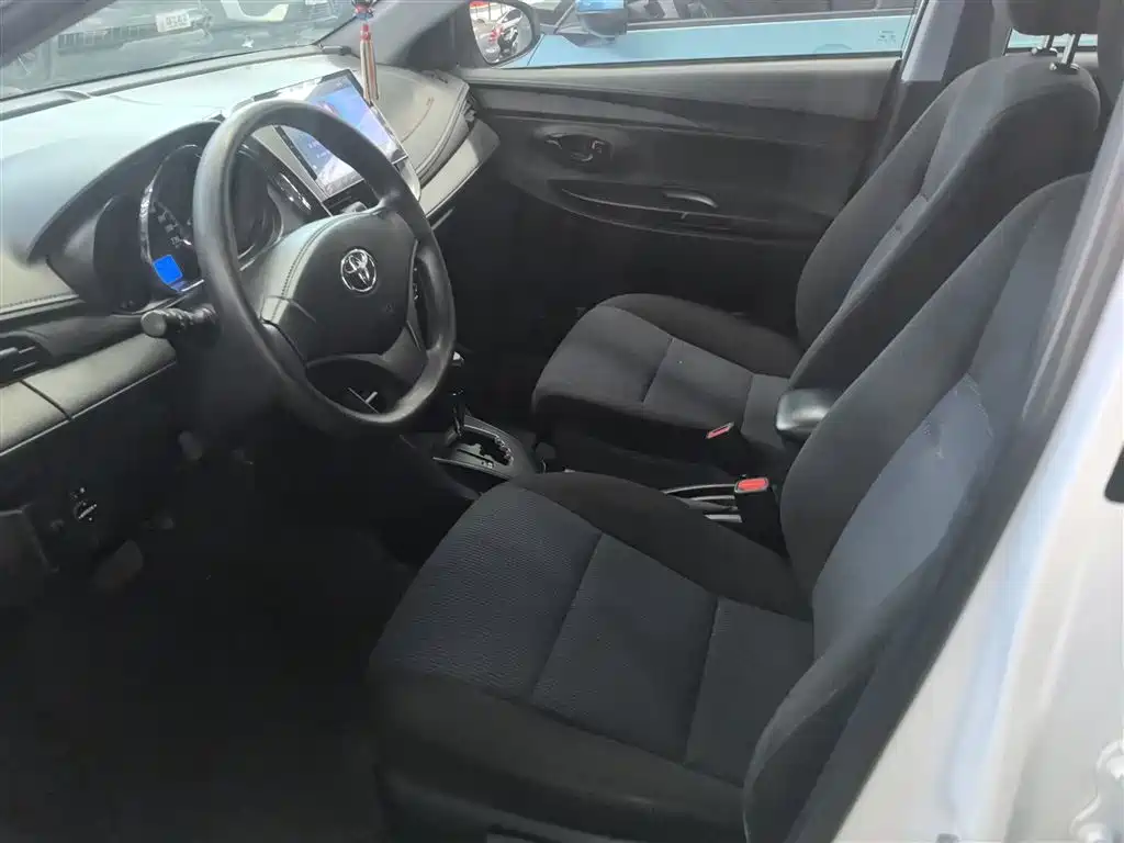 Toyota Yaris L 2018 — фото 15