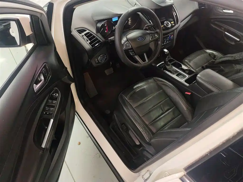 Ford Kuga 2017 — фото 12