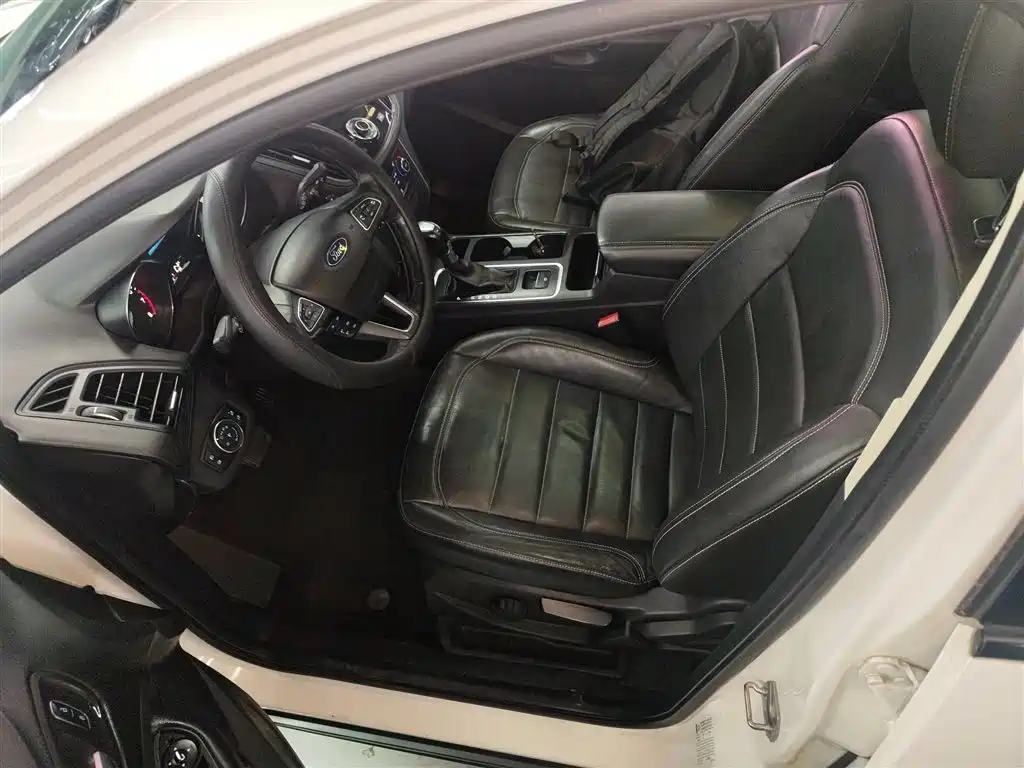 Ford Kuga 2017 — фото 11