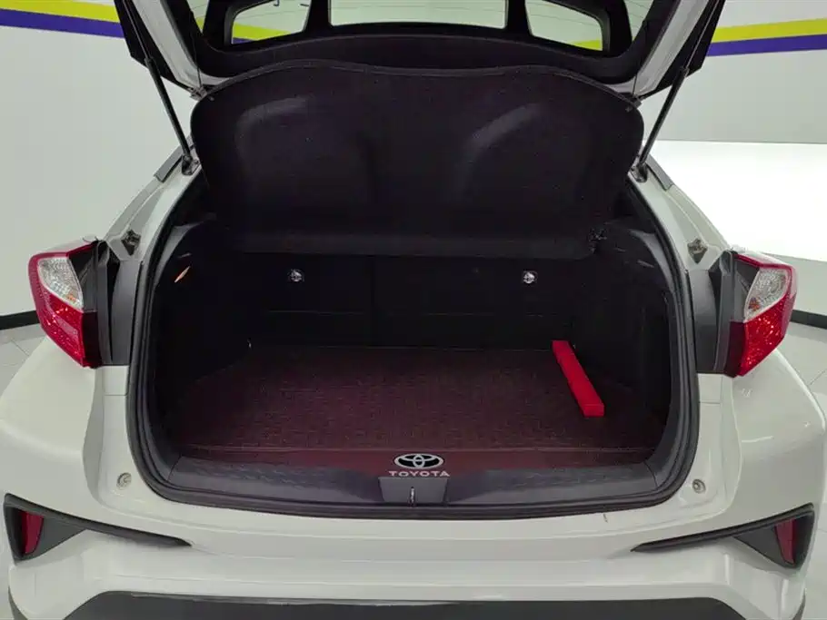Toyota C-HR 2020 — фото 4