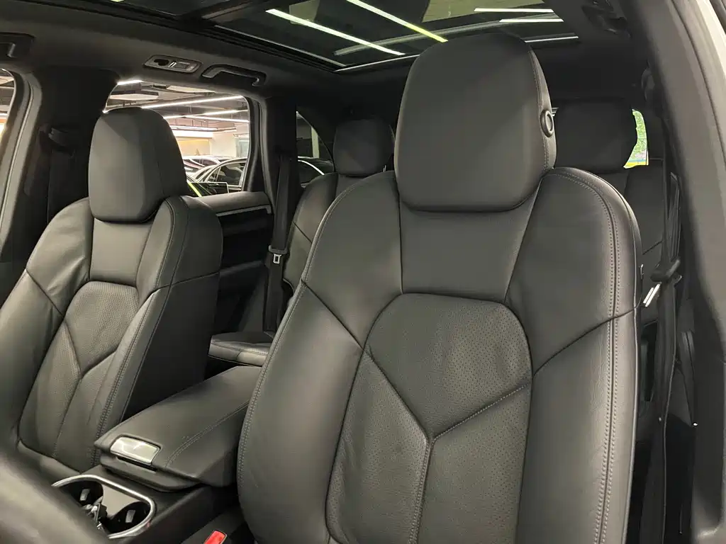 Porsche Cayenne 2016 — фото 28