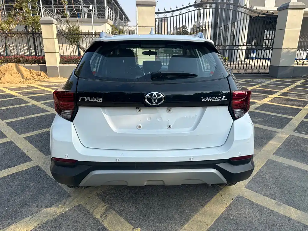 Toyota Yaris L 2022 — фото 4