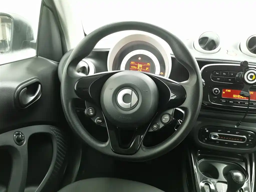 smart Fortwo 2018 — фото 11