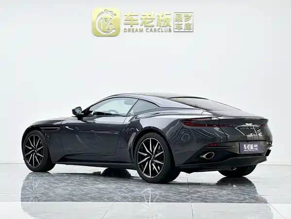 Aston Martin DB11 2023