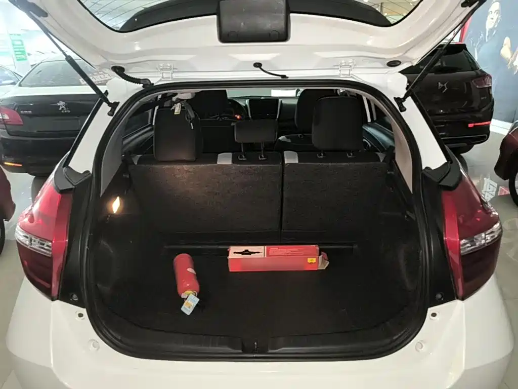 Toyota Yaris L 2020 — фото 19