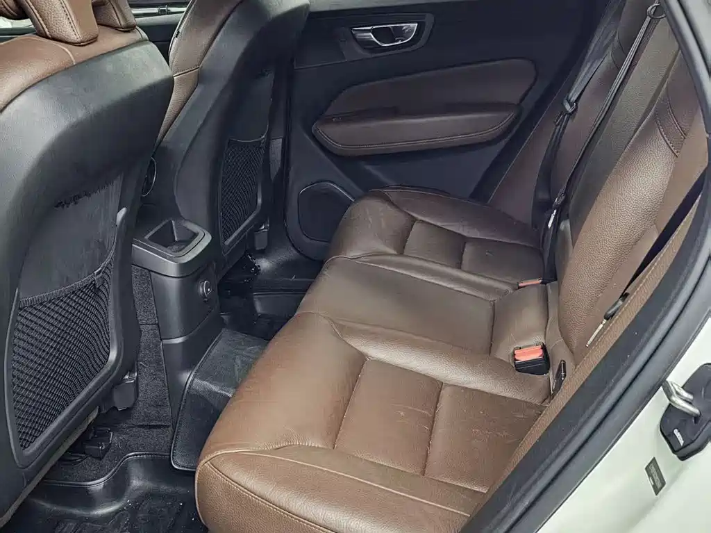 Volvo XC60 PHEV 2022 — фото 15
