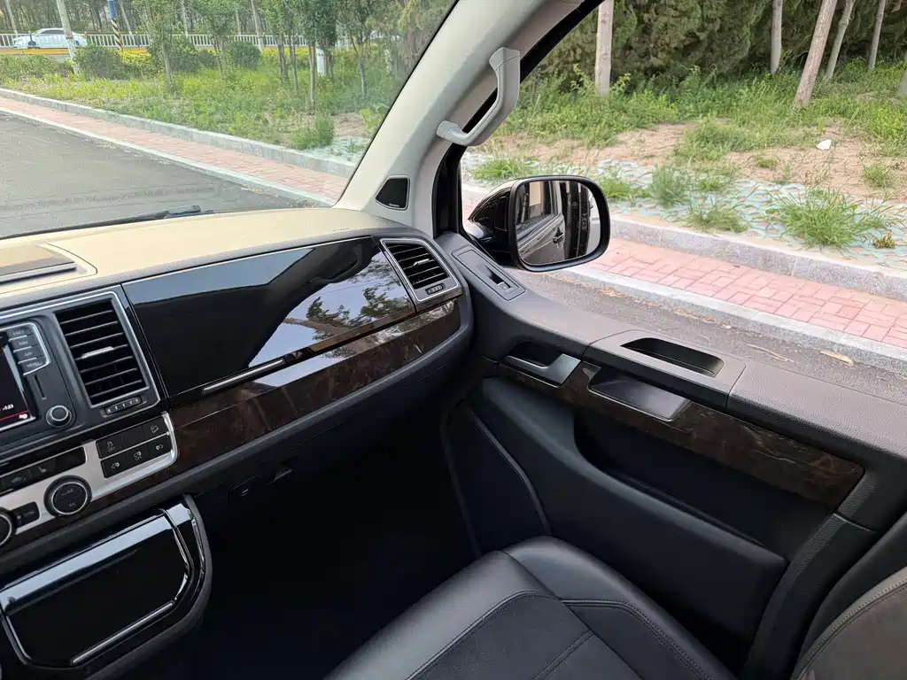 Volkswagen Multivan 2019 — фото 12