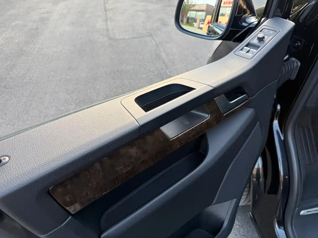 Volkswagen Multivan 2019 — фото 15