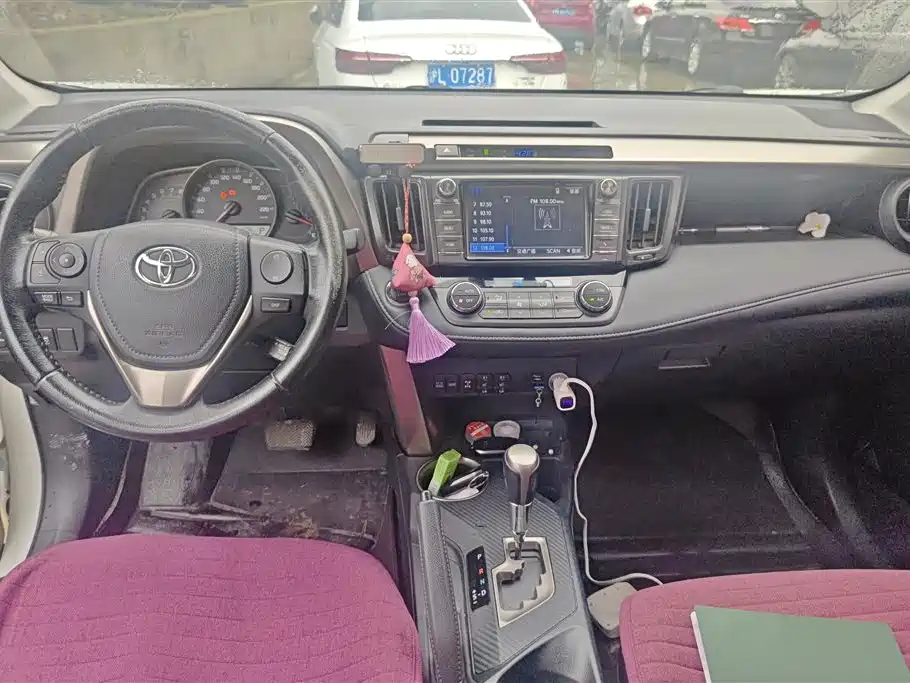 Toyota RAV4 2016 — фото 12