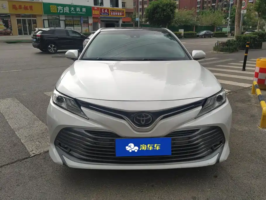 Toyota Camry 2019 — фото 2