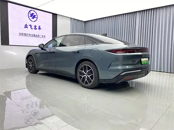 BYD Han L 2025