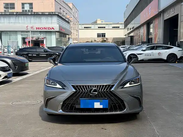 Lexus ES 2023