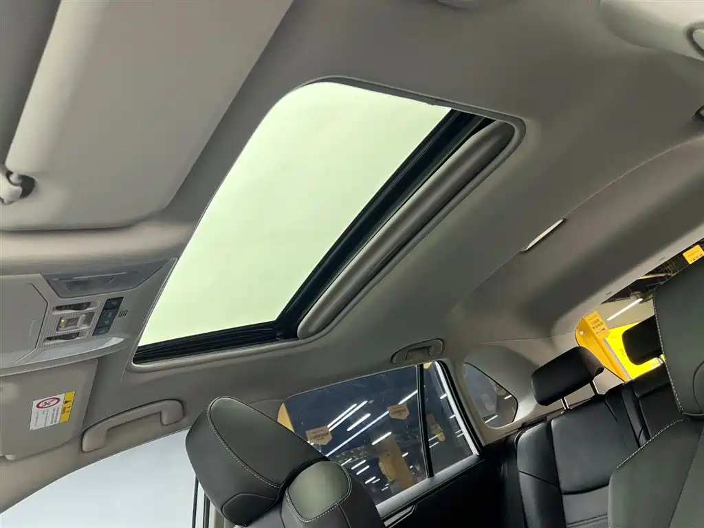 Toyota RAV4 2022 — фото 16