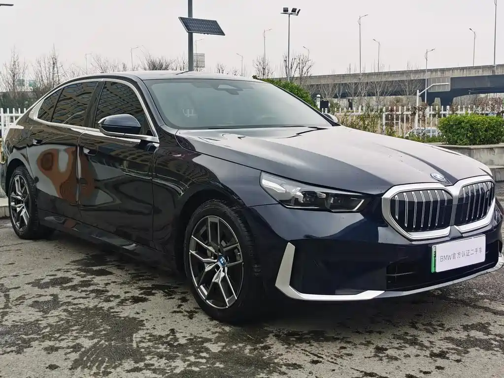 BMW i5 2025 — фото 3