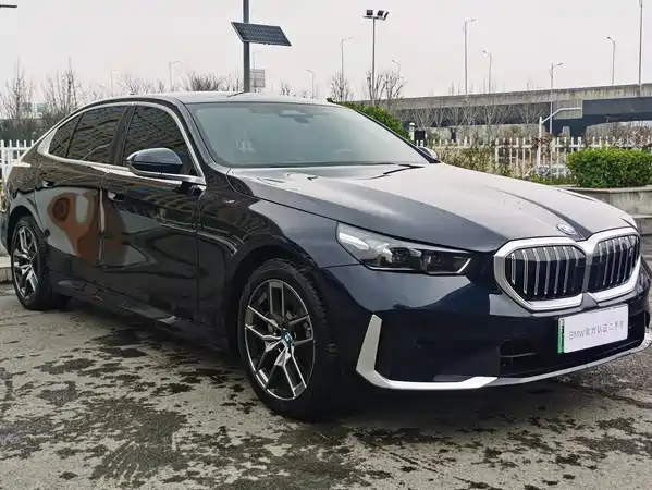 BMW i5 2025