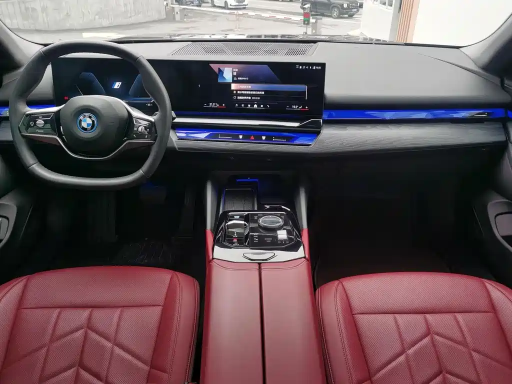 BMW i5 2025 — фото 17