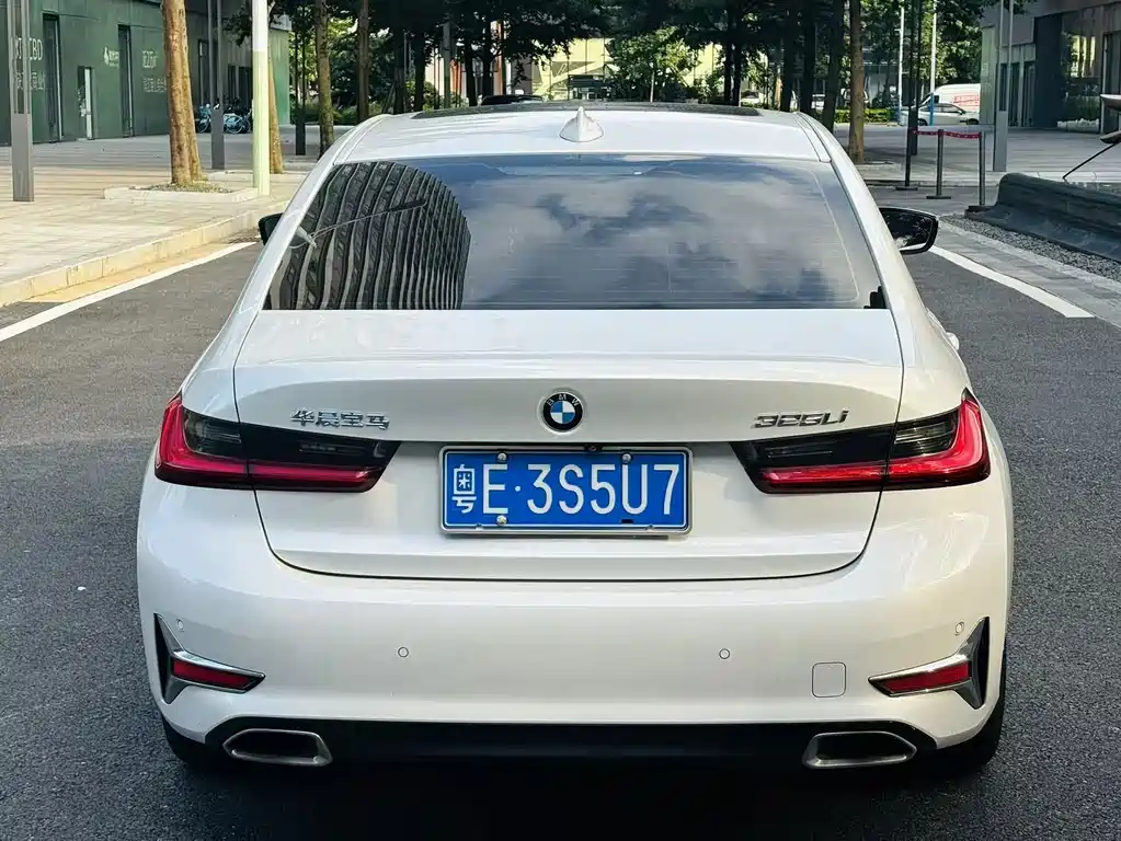 BMW 3 Series 2019 — фото 10