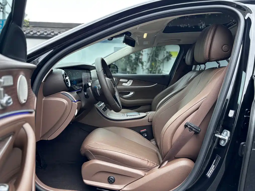 Mercedes-Benz E-Class 2023 — фото 11