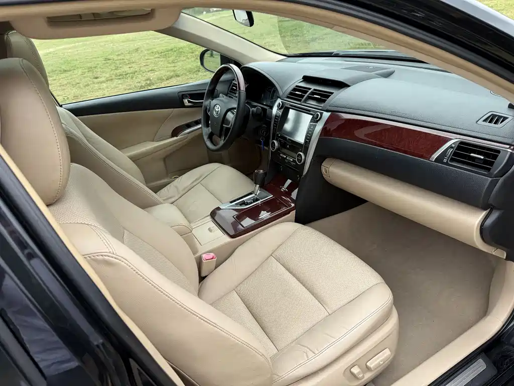 Toyota Camry 2013 — фото 10