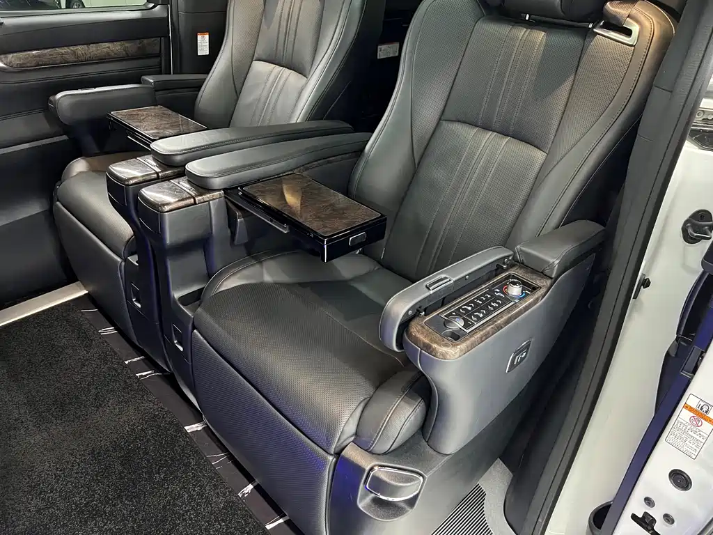Toyota Alphard 2018 — фото 12
