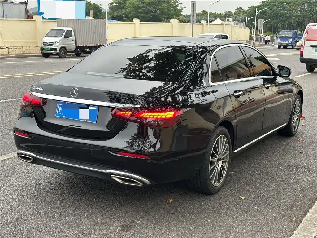 Mercedes-Benz E-Class 2023 — фото 9
