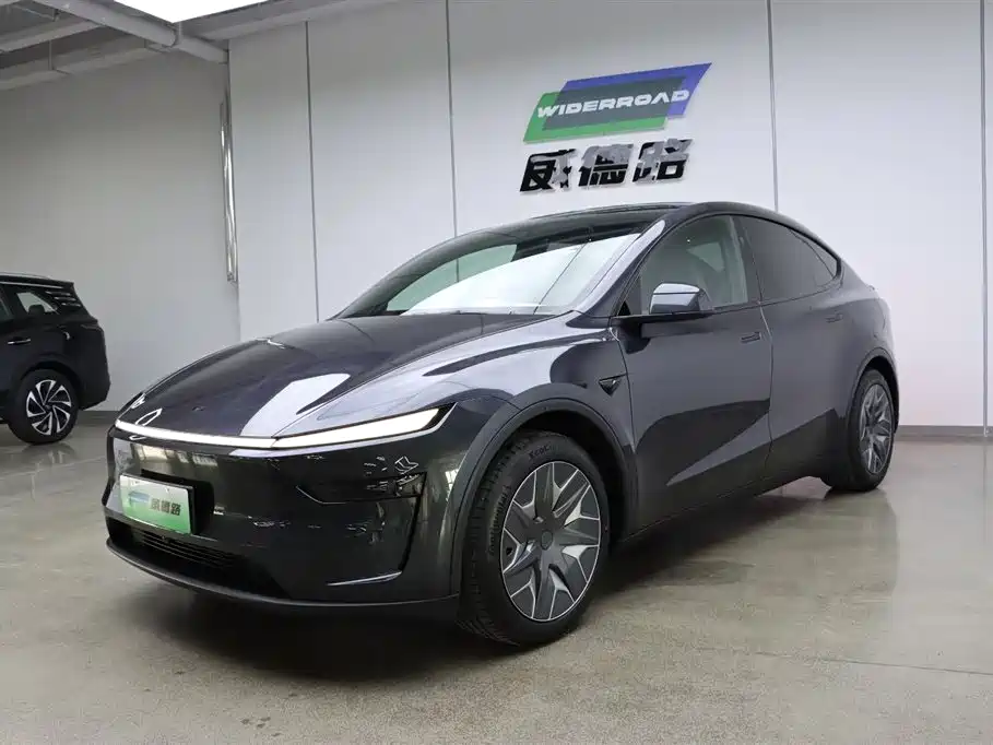 Tesla Model Y L 2026