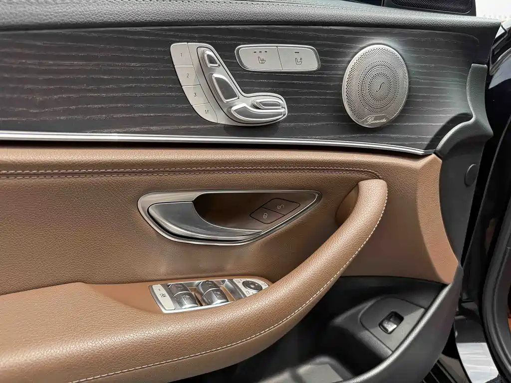 Mercedes-Benz E-Class 2020 — фото 33