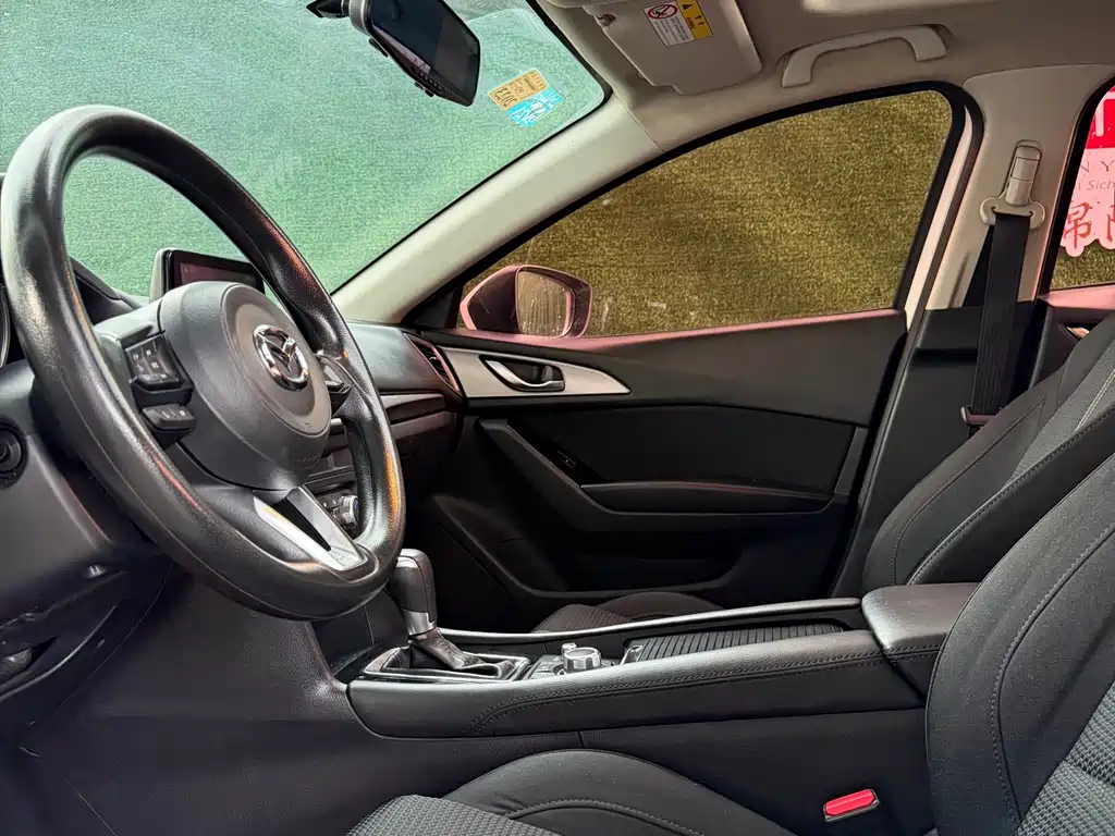 Mazda 3 Axela 2017 — фото 4