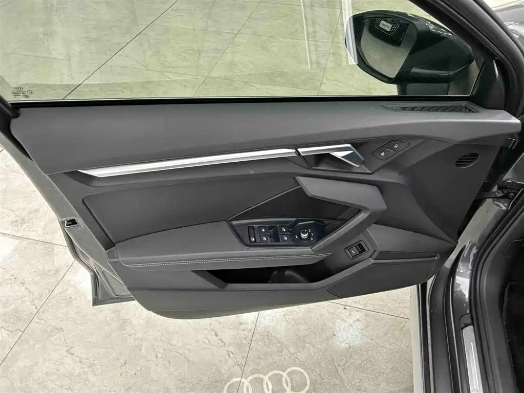 Audi A3 2023 — фото 10
