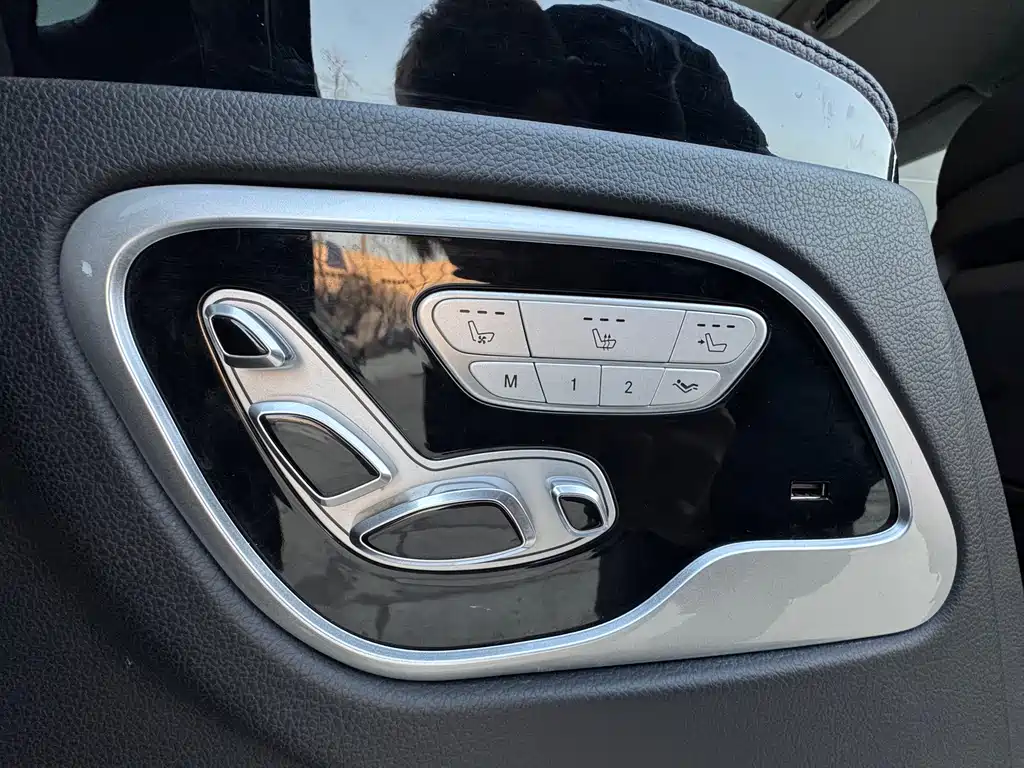 Mercedes-Benz V-Class 2022 — фото 33