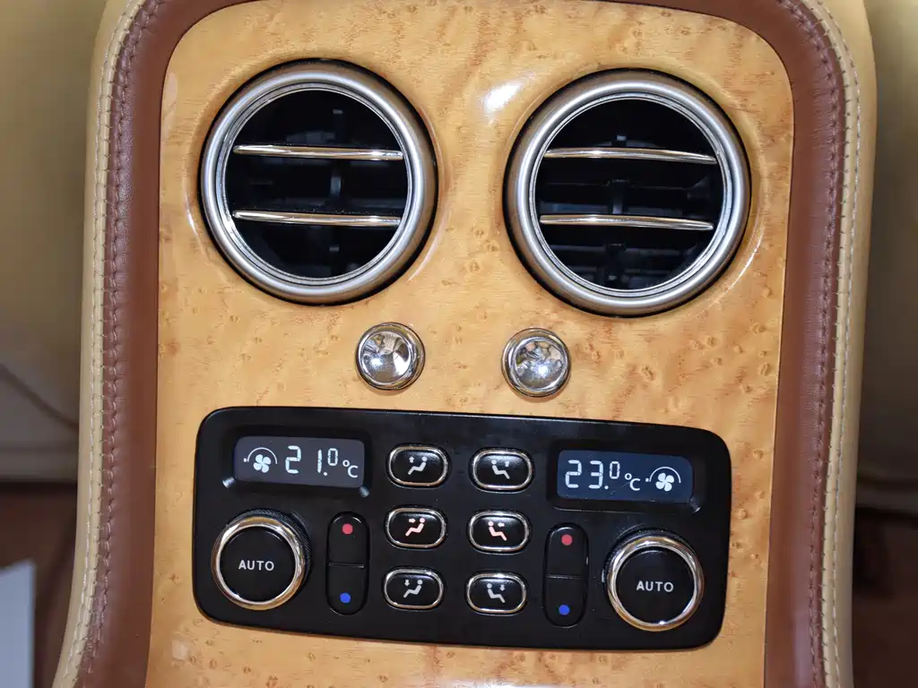Bentley Flying Spur 2008 — фото 11