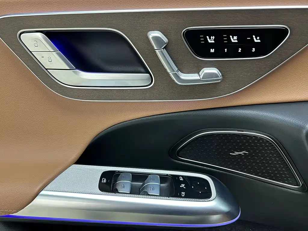 Mercedes-Benz E-Class 2024 — фото 18