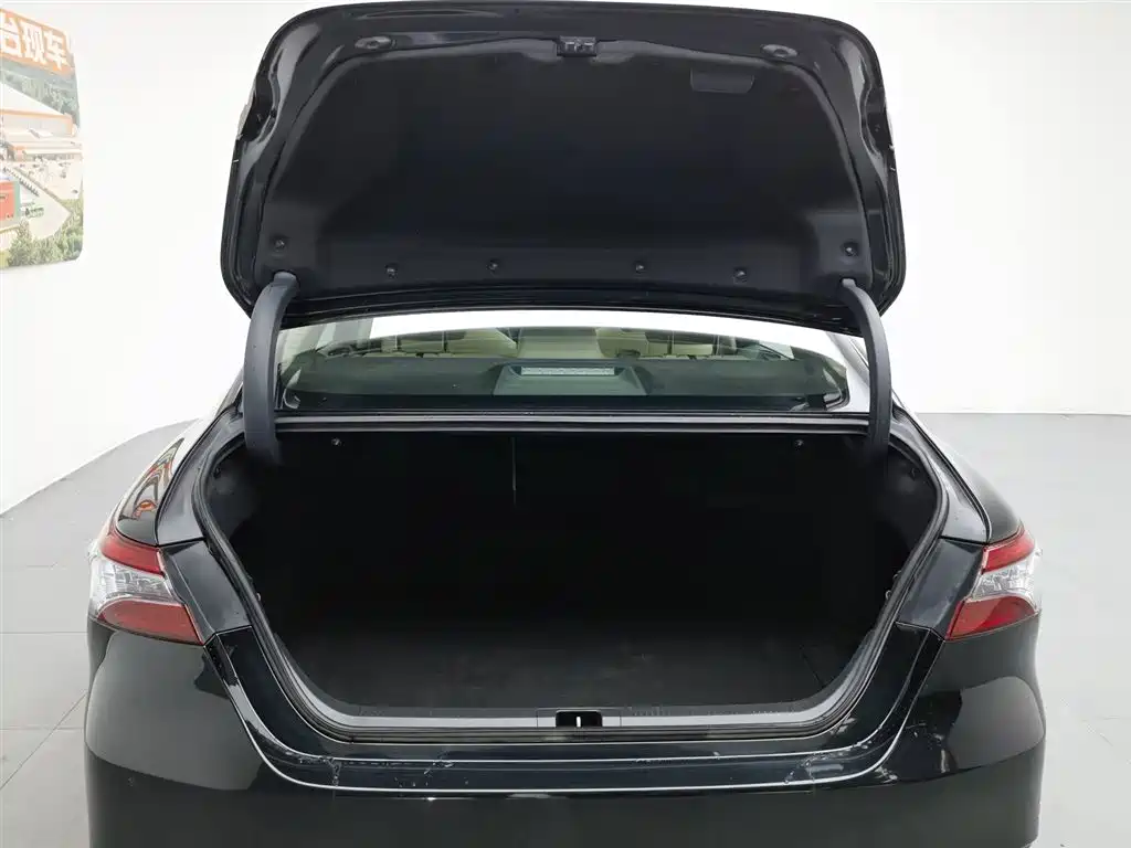 Toyota Camry 2019 — фото 16
