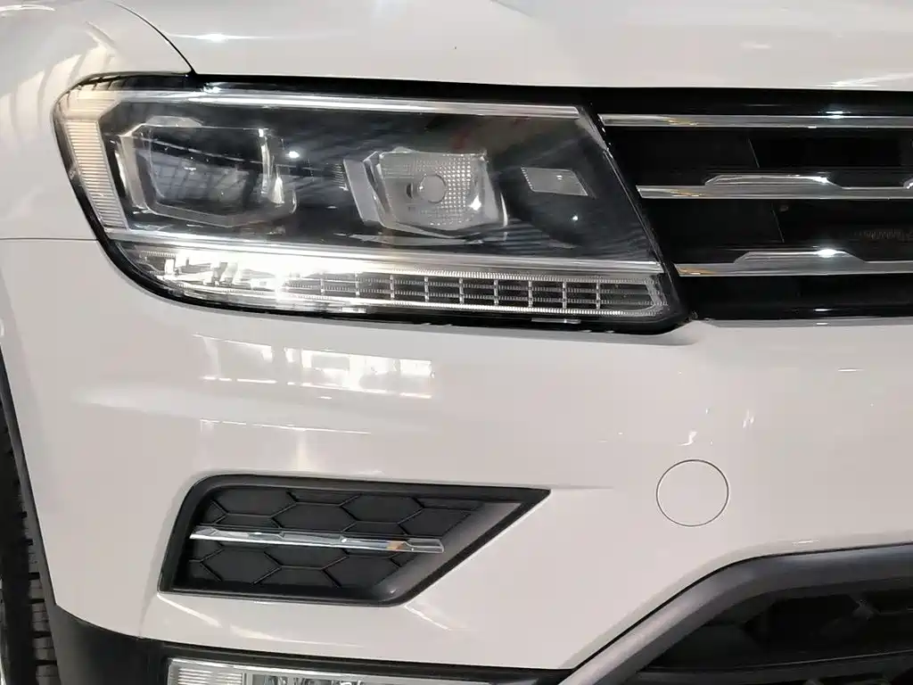 Volkswagen Tiguan L 2021 — фото 9