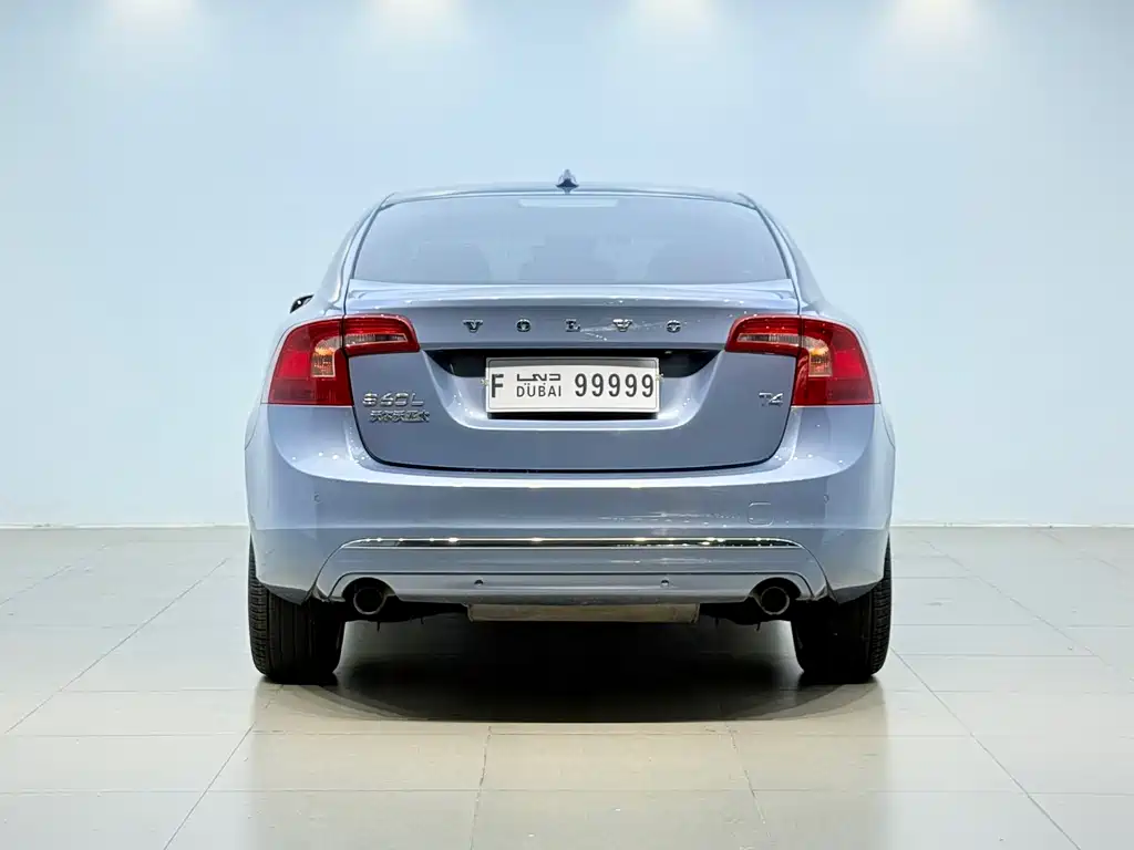 Volvo S60 2018 — фото 18