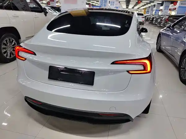 Tesla Model 3 2024