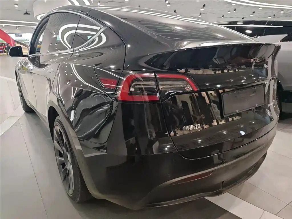 Tesla Model Y 2022 — фото 5