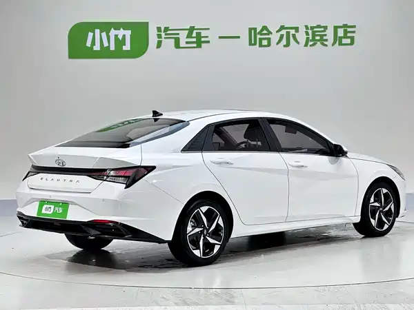 Hyundai Elantra 2022