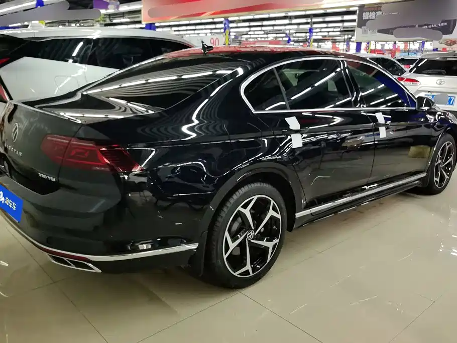 Volkswagen Magotan 2025