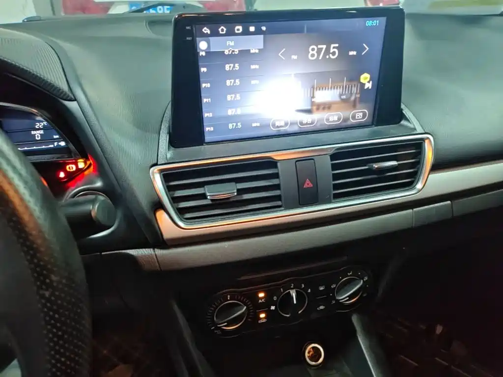Mazda 3 Axela 2016 — фото 13