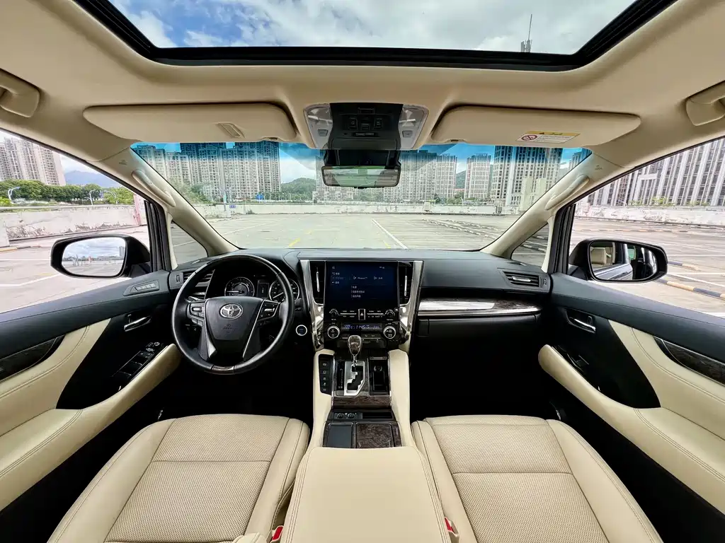 Toyota Alphard 2023 — фото 8