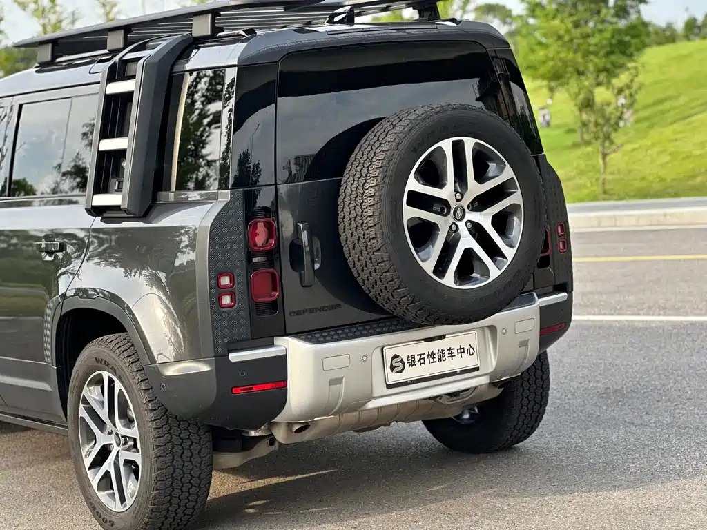 Land Rover Defender 2024 — фото 11