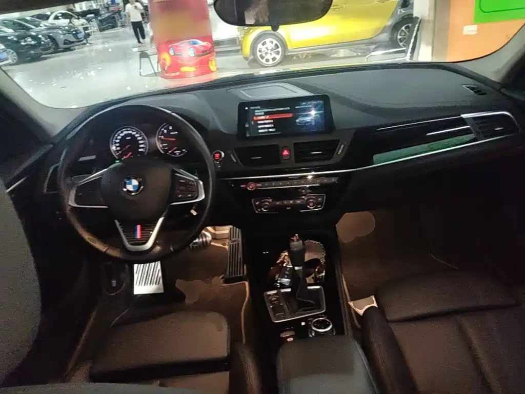 BMW 1 Series 2017 — фото 10